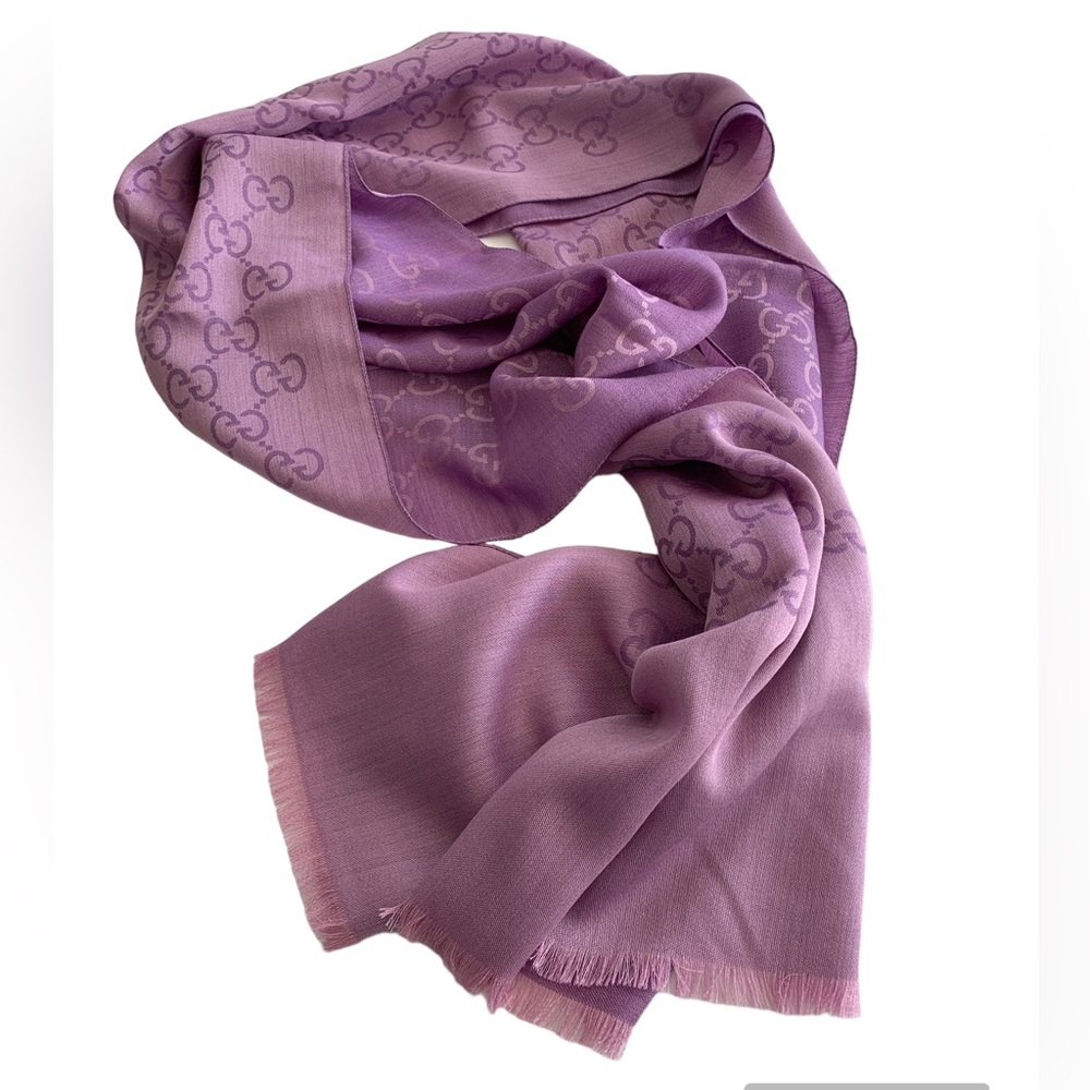 ❤️❤️❤️❤️ Gucci purple reversible scarf with all over logo NEW AUTHENTIC❤… - Picture 3 of 9
